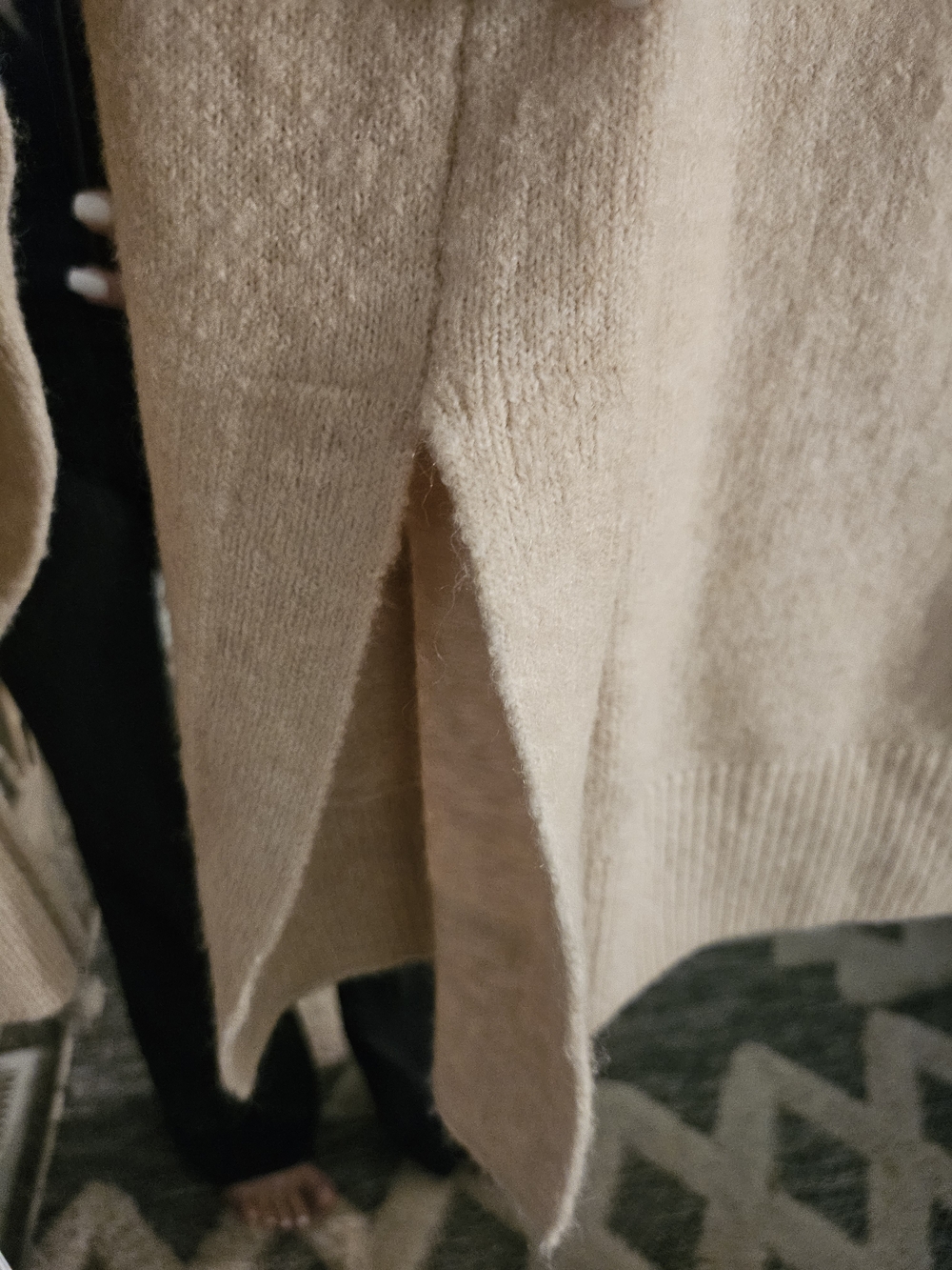 H&M Cream V-Neck Oversized Knit Sweater - Picture 5 of 6